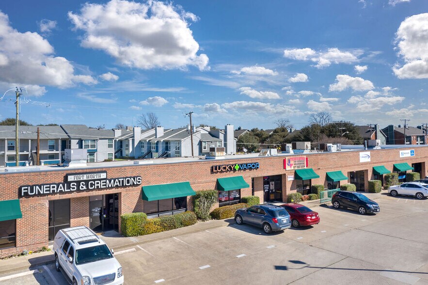 More Photos Of 8808 Camp Bowie Blvd W, Fort Worth Unknown For Lease