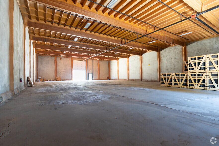 More Photos Of 430 W Ventura St, Dinuba Warehouse For Lease
