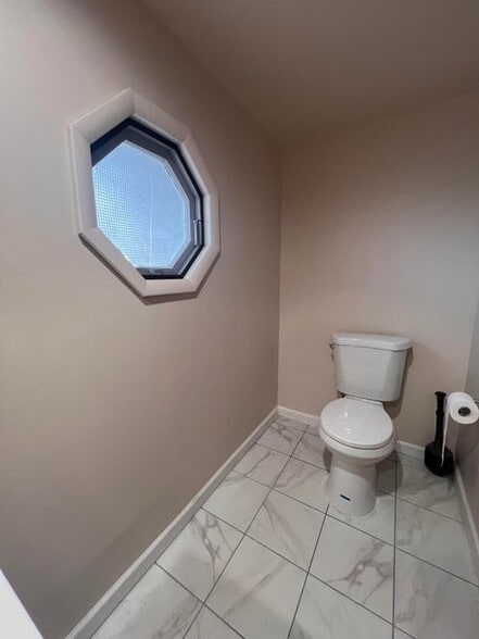 More Photos Of 3033 PA-940, Pocono Summit Showroom For Sale