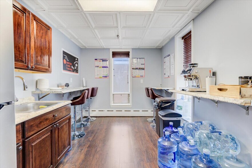 More Photos Of 992 Clifton Ave, Clifton Medical For Sale