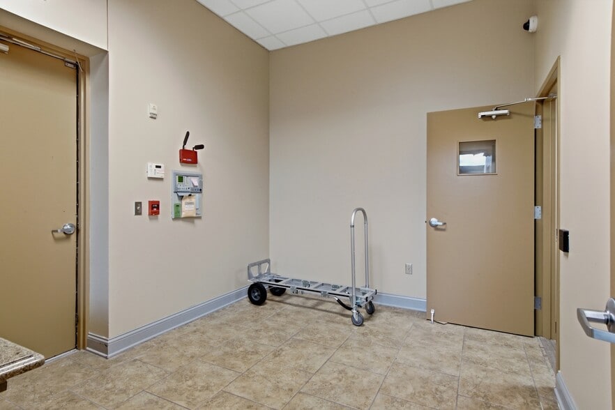 More Photos Of 421 Main St, Franklin Storefront Retail Office For Lease