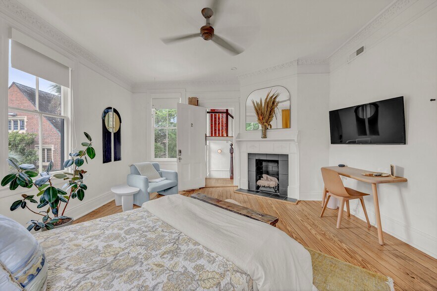 More Photos Of 118 S 4th St, Wilmington Hospitality For Sale
