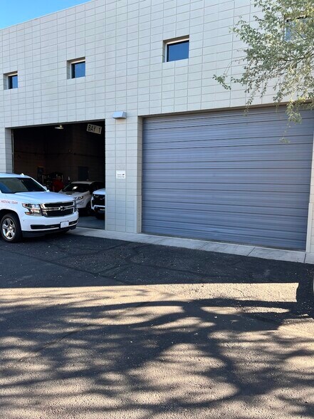 More Photos Of 1437 W Auto Dr, Tempe Showroom For Lease