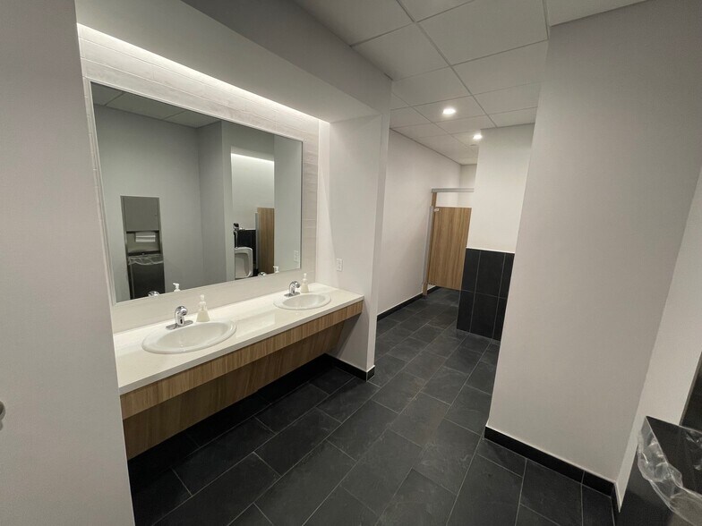 More Photos Of 11612 Bee Caves Rd, Austin Office For Lease