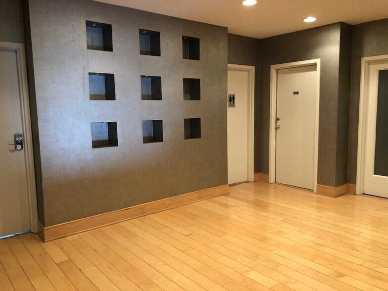 More Photos Of 1055 Dove Run Rd, Lexington Office For Lease