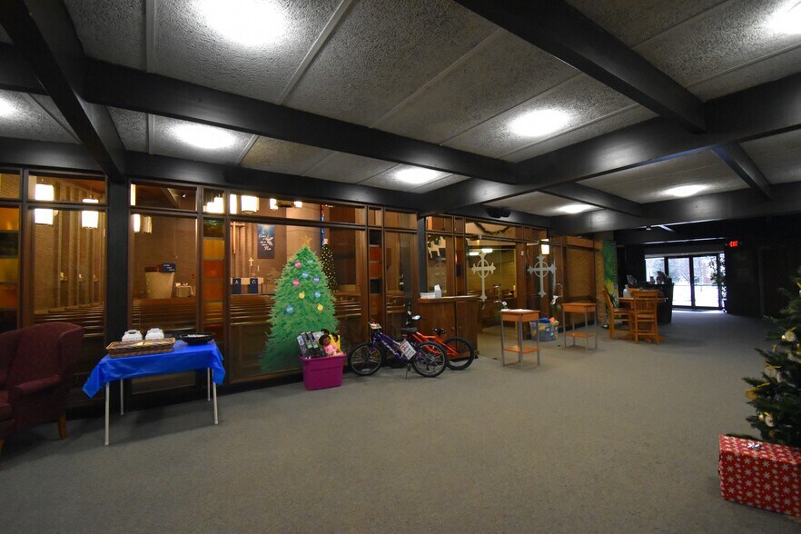 More Photos Of 2905 S Commerce Rd, Wolverine Lake Religious Facility For Lease