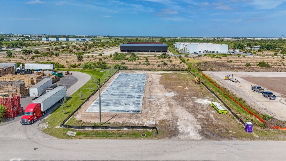 More Photos Of 8429 Northup dr, Punta Gorda Industrial For Lease