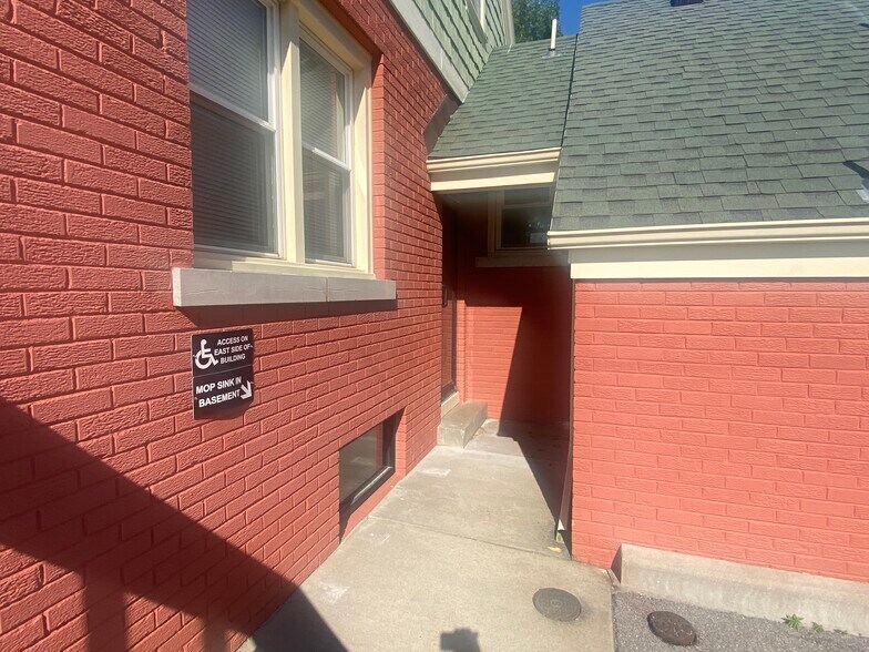 More Photos Of 1484 E Saint Louis St, Springfield Office For Sale