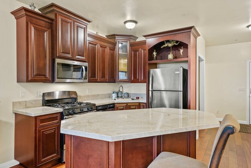 More Photos Of 266 Dolphin Dr, Whitethorn Hotel For Sale