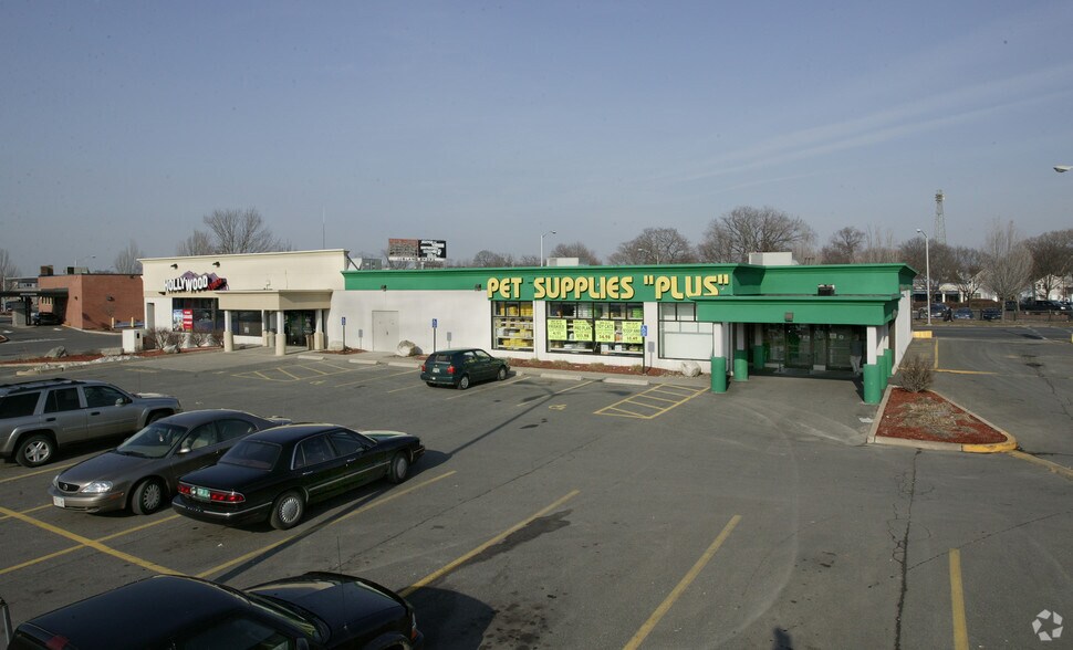 More Photos Of 175 Memorial Ave, West Springfield Freestanding For Lease