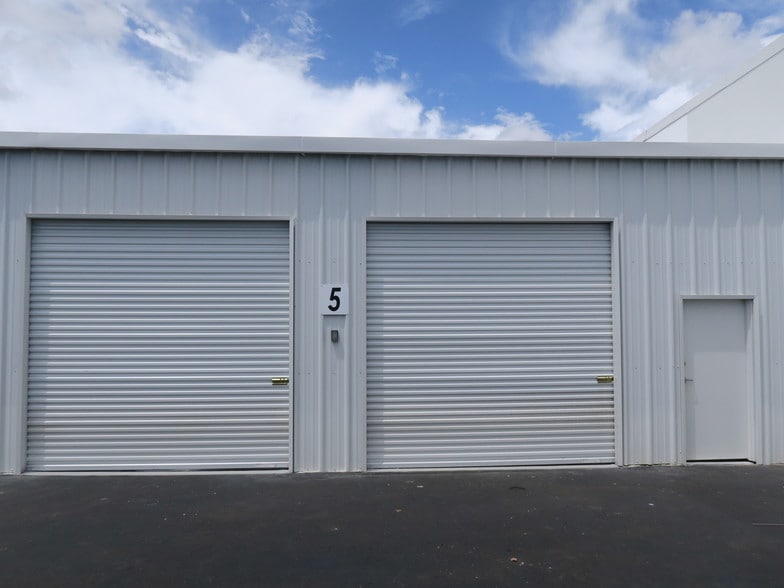 More Photos Of 5711 Star Ln, Houston Industrial For Sale