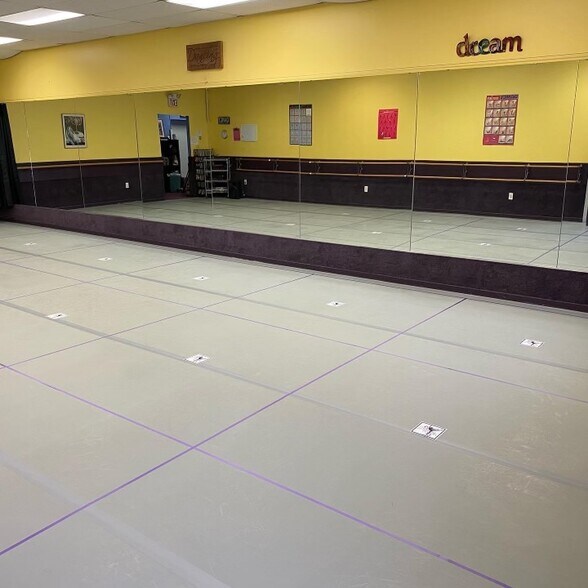 More Photos Of 5639 Harris Hill Rd, Williamsville Storefront For Lease