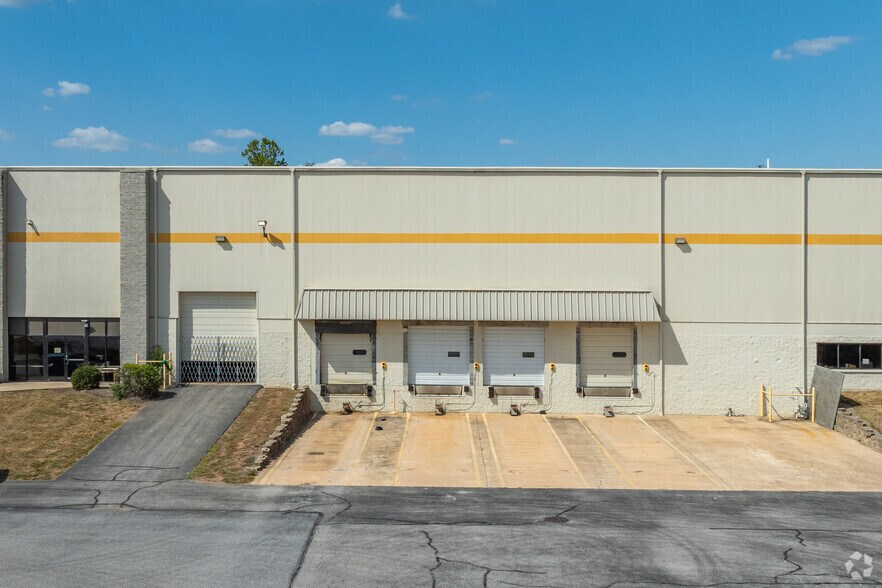 More Photos Of 495 E Locust Ln, York Warehouse For Lease