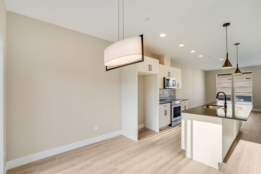 More Photos Of 22415 SW Pine St, Sherwood Flex For Sale