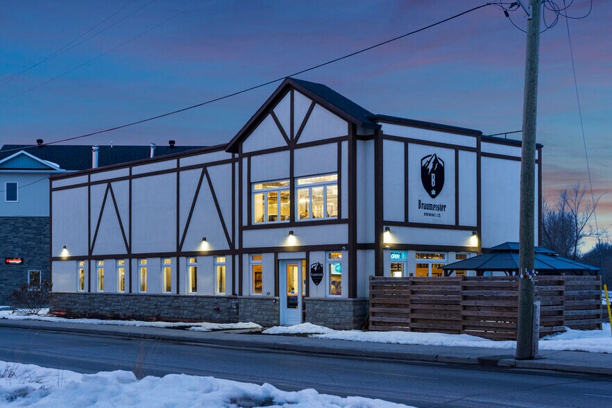 More Photos Of 19 Moore St, Carleton Place General Retail For Sale