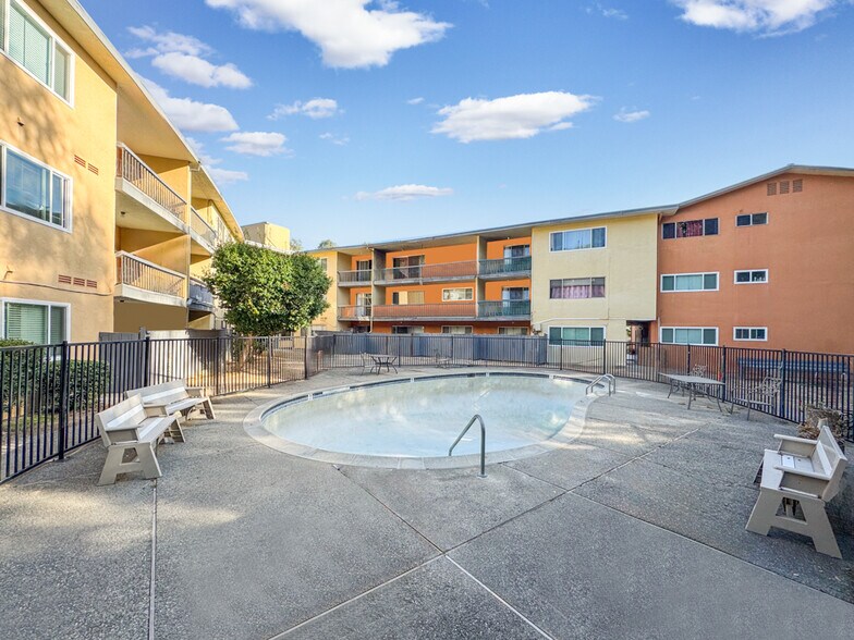 More Photos Of 195 Los Robles Rd, Novato Apartments For Sale