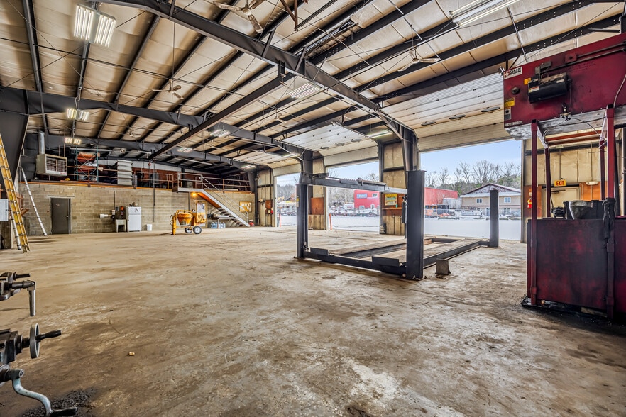 More Photos Of 165 Carmelinas Cir, Ludlow Industrial For Lease