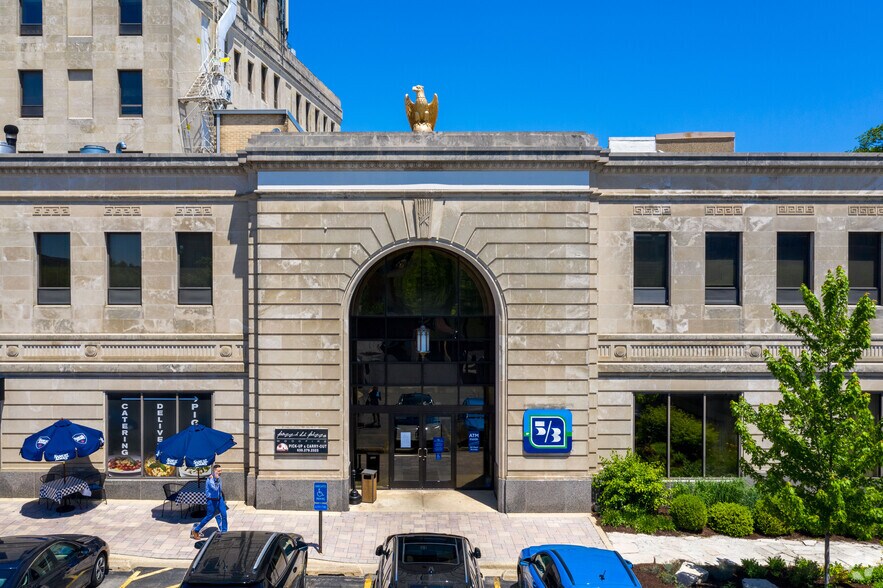 More Photos Of 105 S York St, Elmhurst Office For Lease