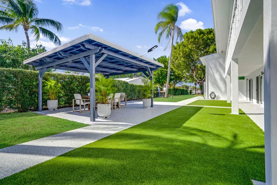 More Photos Of 2649 Lake Dr, Riviera Beach Apartments For Sale