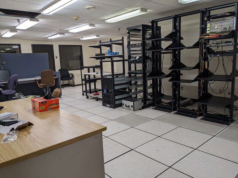 More Photos Of 1407 Rensen St, Lansing Office For Sale