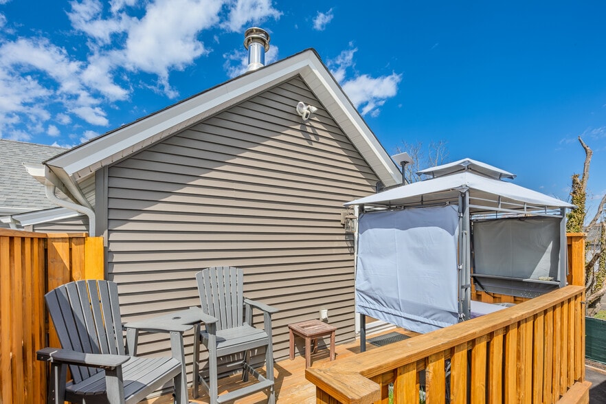 More Photos Of 296 N Main St, Sayville Industrial For Sale