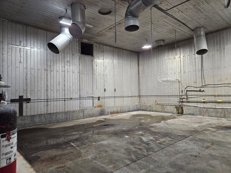 More Photos Of 777 Maher Ct, Royal Oaks Warehouse For Lease