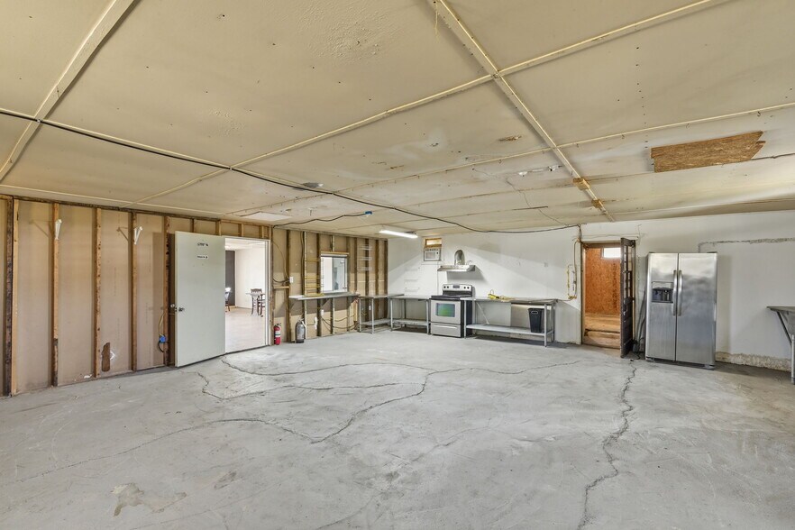 More Photos Of 110 County Road 421, Thorndale Freestanding For Sale