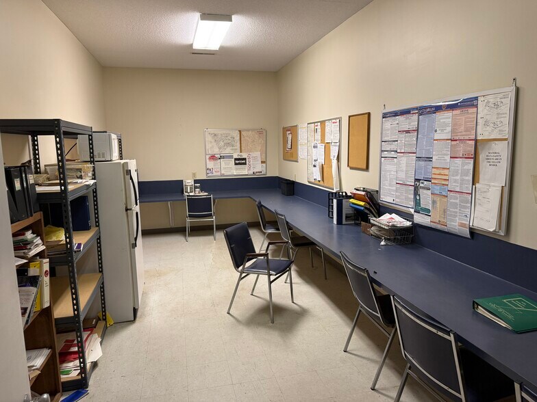 More Photos Of 1220 East Blvd, Chesterfield Showroom For Lease