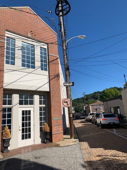 More Photos Of 438 Division St, Sewickley Office For Lease