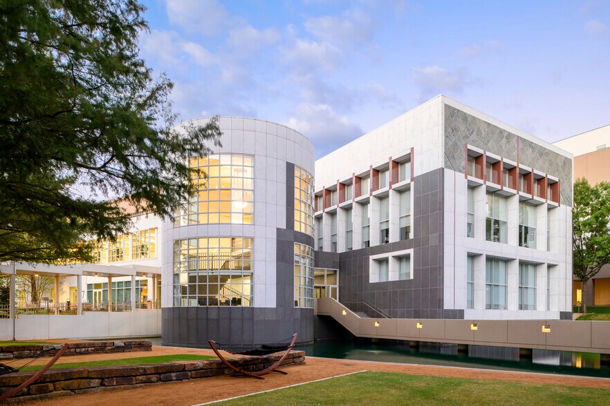 More Photos Of 1500 Solana Blvd, Westlake Unknown For Lease