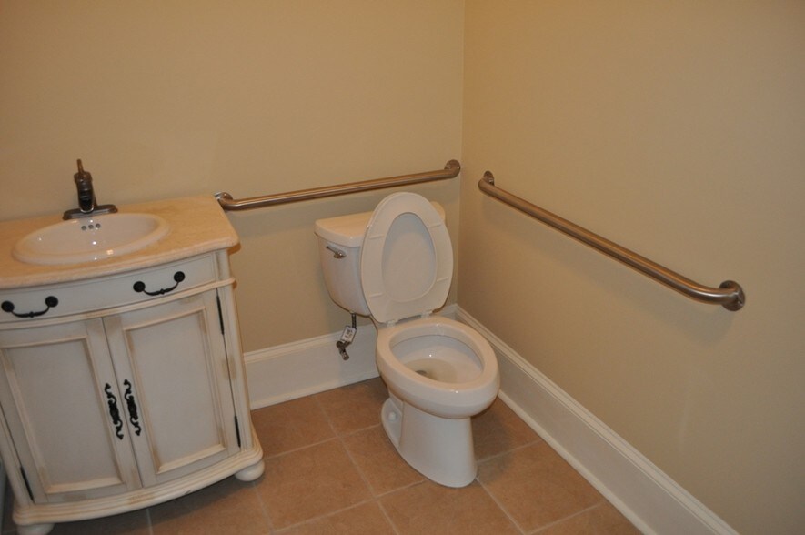 More Photos Of 4330 S Lee St, Buford Medical For Lease