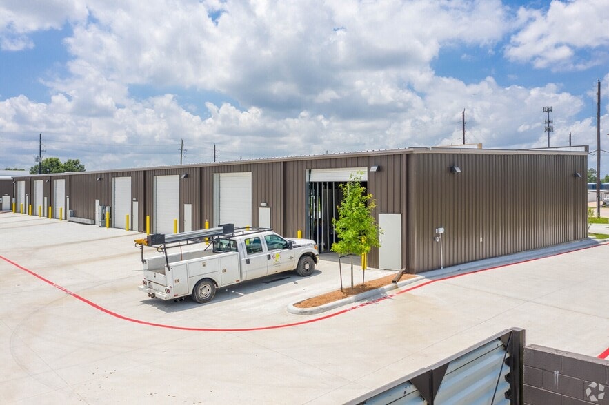 More Photos Of 16726 Huffmeister Rd, Cypress Freestanding For Lease