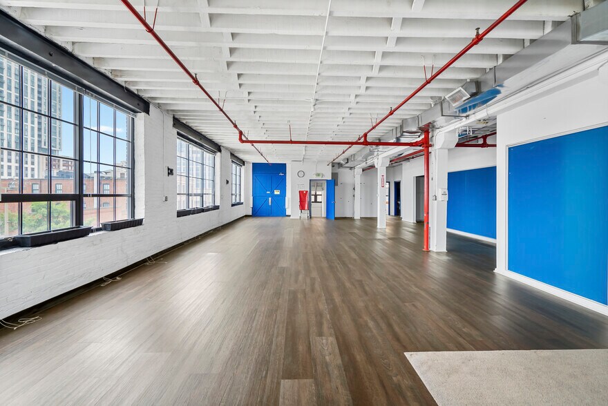 More Photos Of 1434 Fleet St, Baltimore Showroom For Lease
