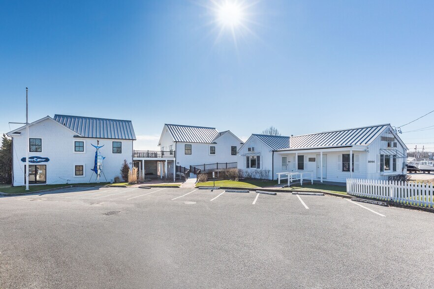 More Photos Of 478 W Lake Dr, Montauk Storefront Retail Office For Sale