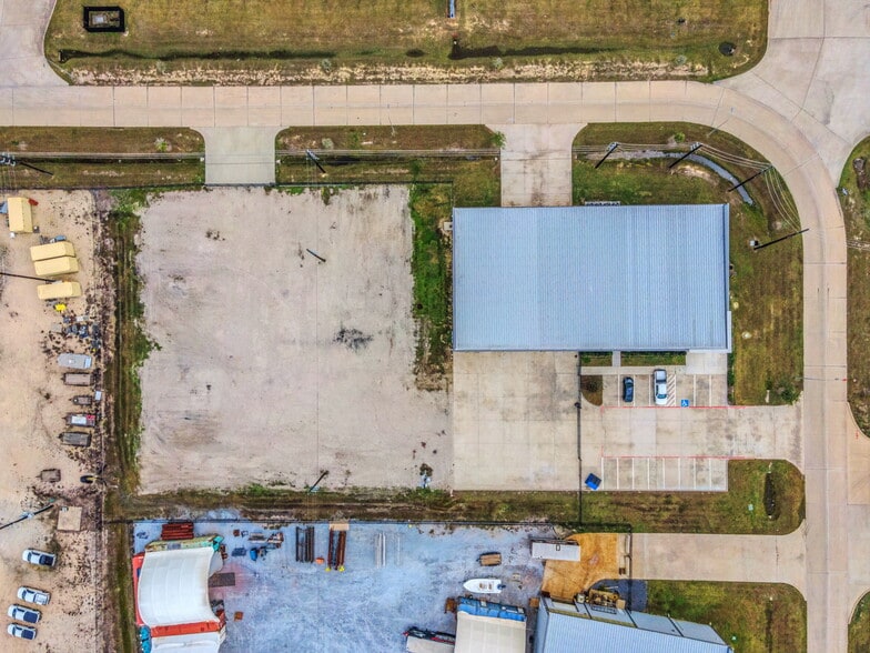 More Photos Of 8110 Parkside Ave, Baytown Warehouse For Sale