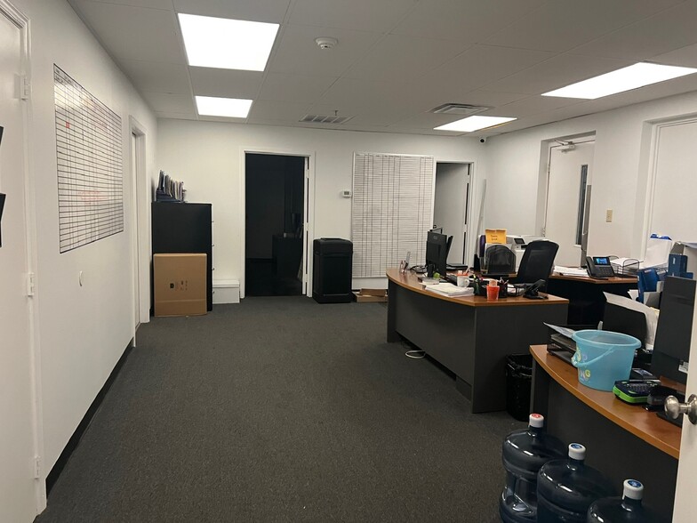 More Photos Of 26 Industrial Park Dr, Waldorf Warehouse For Sale