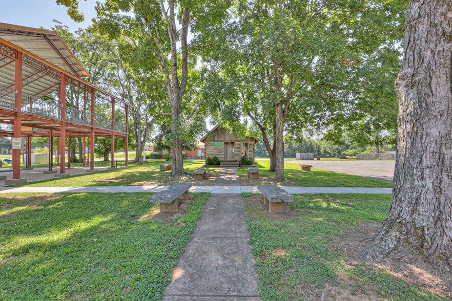 More Photos Of 228 S Military Ave, Lawrenceburg Religious Facility For Sale