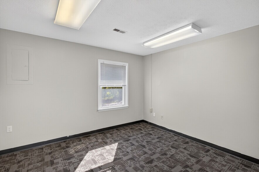 More Photos Of 114 Lexington Tpke, Amherst Medical For Lease