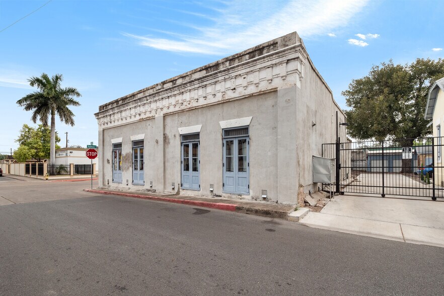 More Photos Of 828 E 15th St, Brownsville Office For Sale