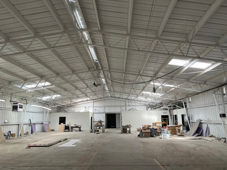 More Photos Of 404 S Shelfer St, Quincy Warehouse For Sale