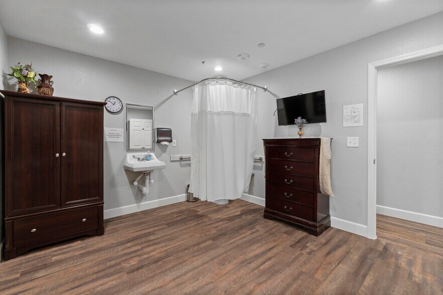 More Photos Of 1930 River Falls Dr, Kingwood Assisted Living For Sale