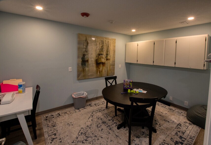 More Photos Of 2300 Parkwood Dr, Brunswick Office For Sale