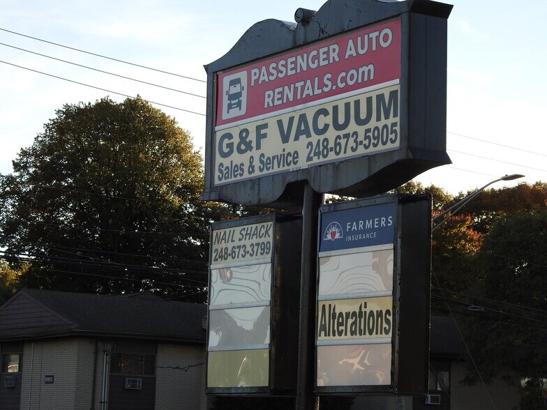 More Photos Of 3520-3560 Pontiac Lake Rd, Waterford Storefront For Lease