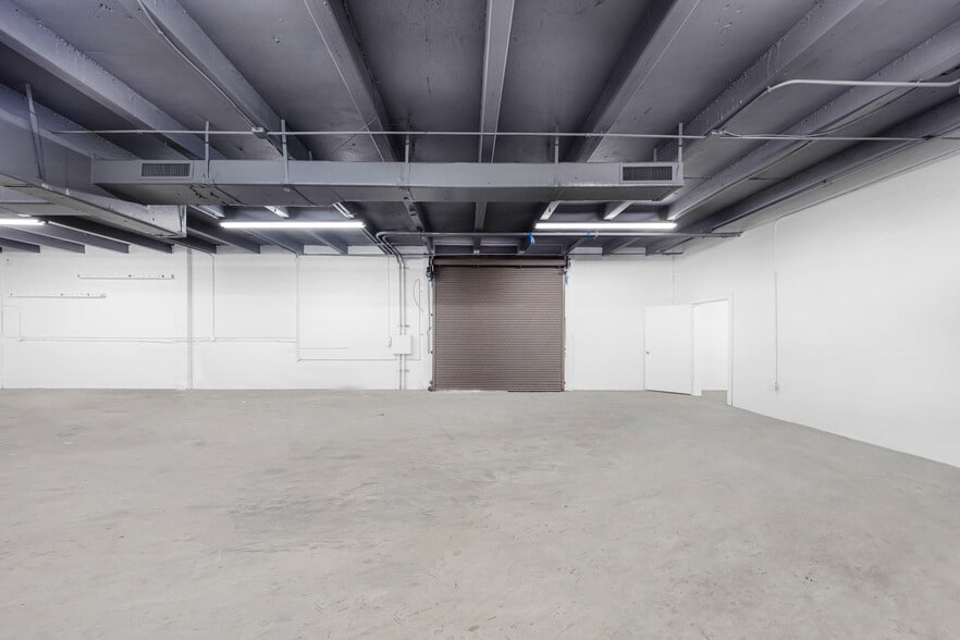 More Photos Of 7550 W 2nd Ct, Hialeah Warehouse For Lease