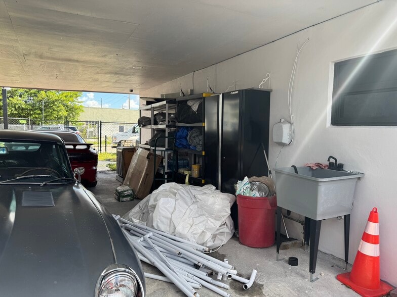 More Photos Of 1822 N Dixie Hwy, Hollywood Storefront Retail Residential For Sale