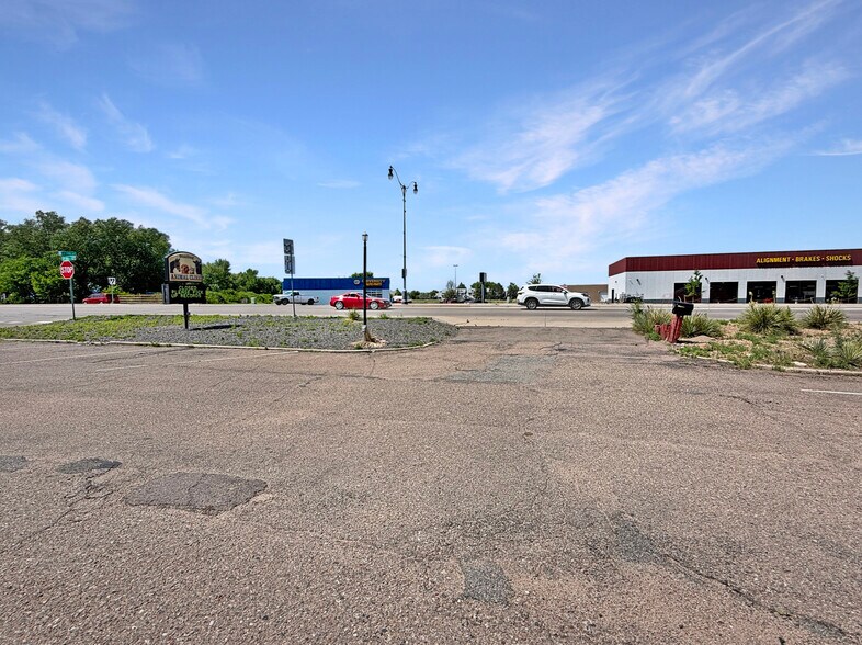 More Photos Of 1331 W Main St, Sterling Veterinarian Kennel For Sale