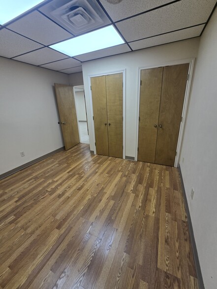 More Photos Of 3610-3616 Saturn Rd, Garland Office For Lease