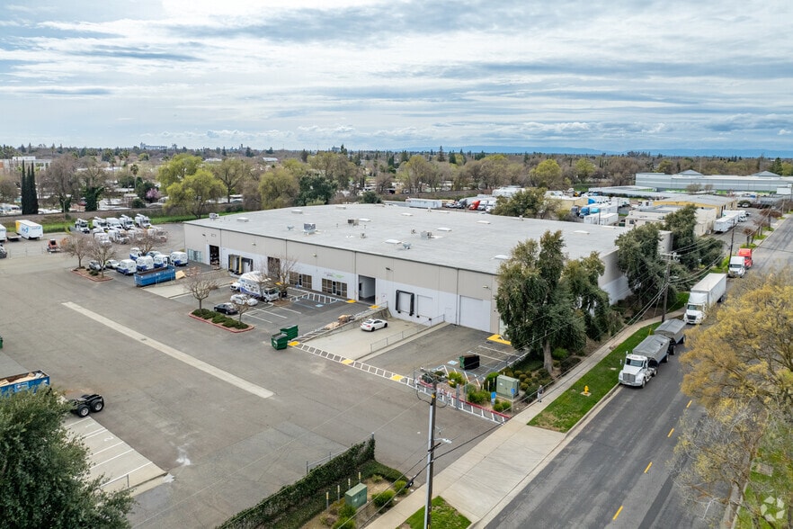 More Photos Of 879 F St, West Sacramento Warehouse For Lease