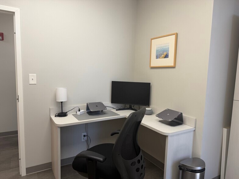 More Photos Of 1020 Monarch St, Lexington Office For Sale