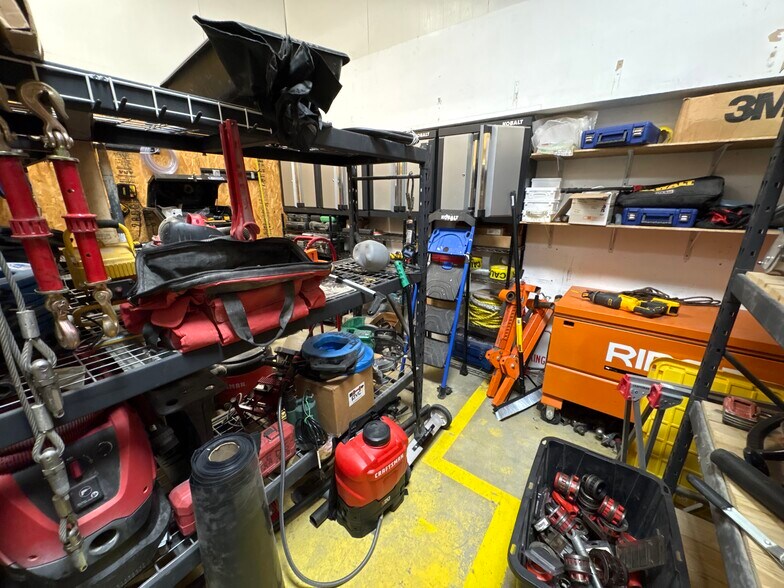 More Photos Of 707 Widewater Dr, Lafayette Industrial For Lease